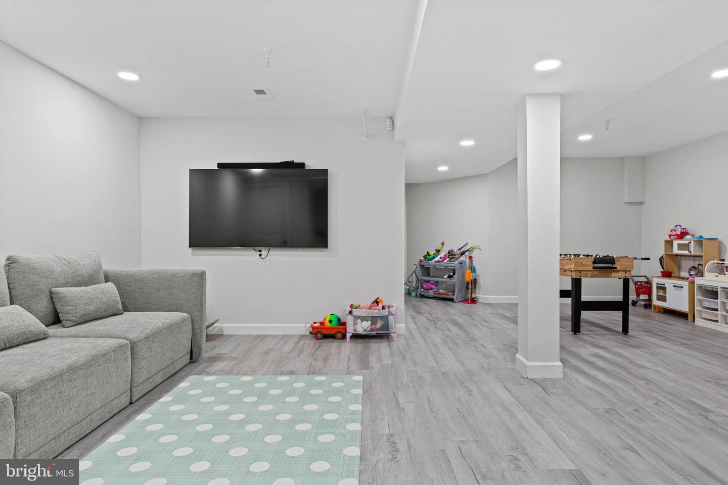 Conshohocken, Pennsylvania, 19428, United States, 3 Bedrooms Bedrooms, ,3 BathroomsBathrooms,Residential,For Sale,1850203