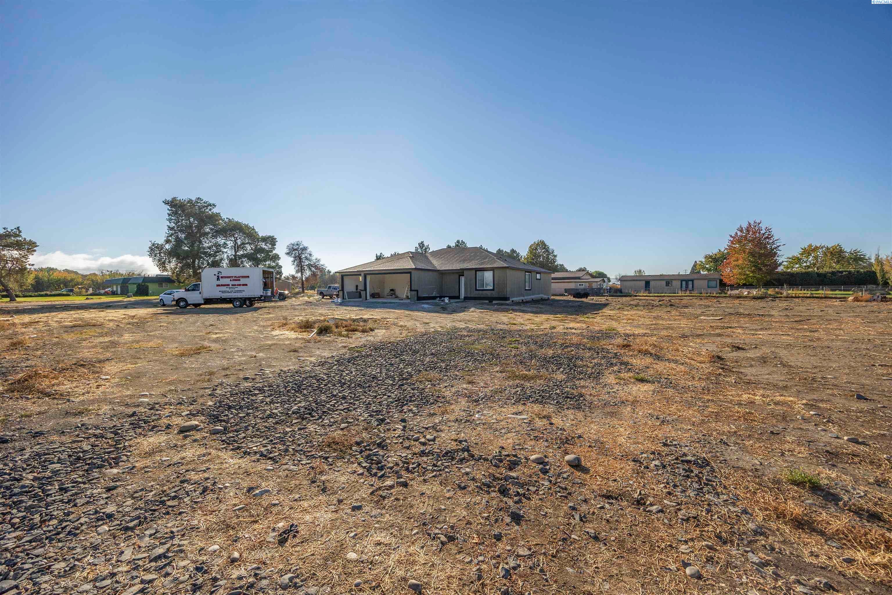 Kennewick, Washington, 99337, United States, 4 Bedrooms Bedrooms, ,1 BathroomBathrooms,Residential,For Sale,1980890