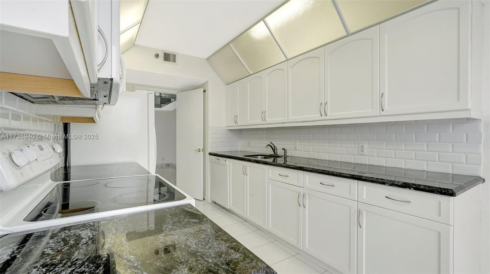 Aventura, Florida, 33180, United States, 3 Bedrooms Bedrooms, ,3 BathroomsBathrooms,Residential,For Sale,1696831