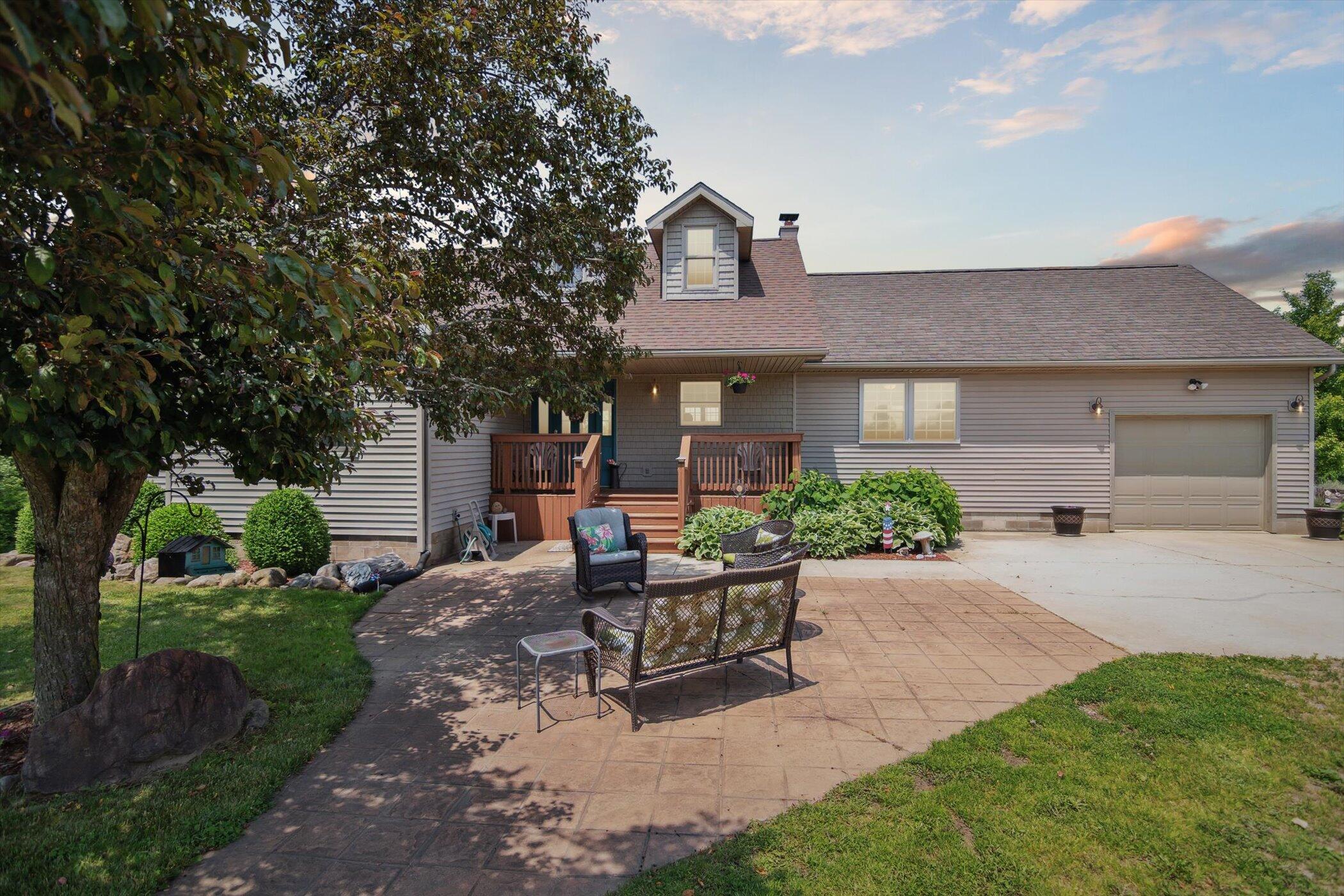 Hillsdale, Michigan, 49242, United States, 6 Bedrooms Bedrooms, ,4 BathroomsBathrooms,Residential,For Sale,1931789