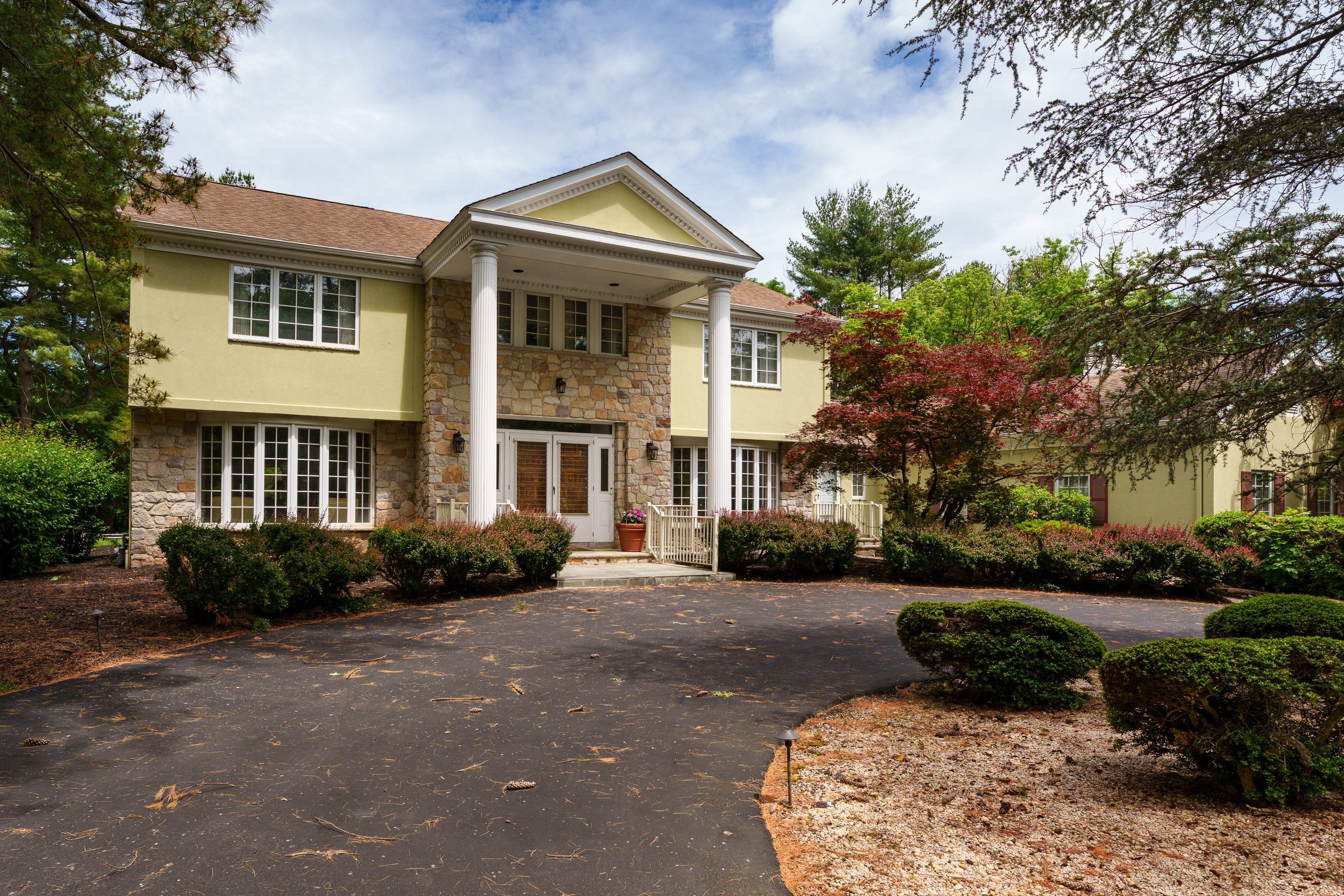  Ahead-of-Its-Time Design, Builder-Crafted Home with Elevator & First Floor Suite - 物件實景