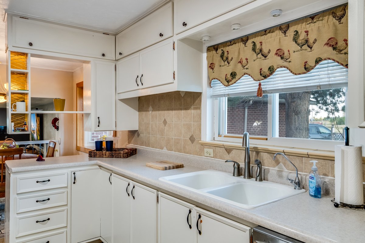 Cheyenne, Wyoming, 82009, United States, 3 Bedrooms Bedrooms, ,2 BathroomsBathrooms,Residential,For Sale,1976817