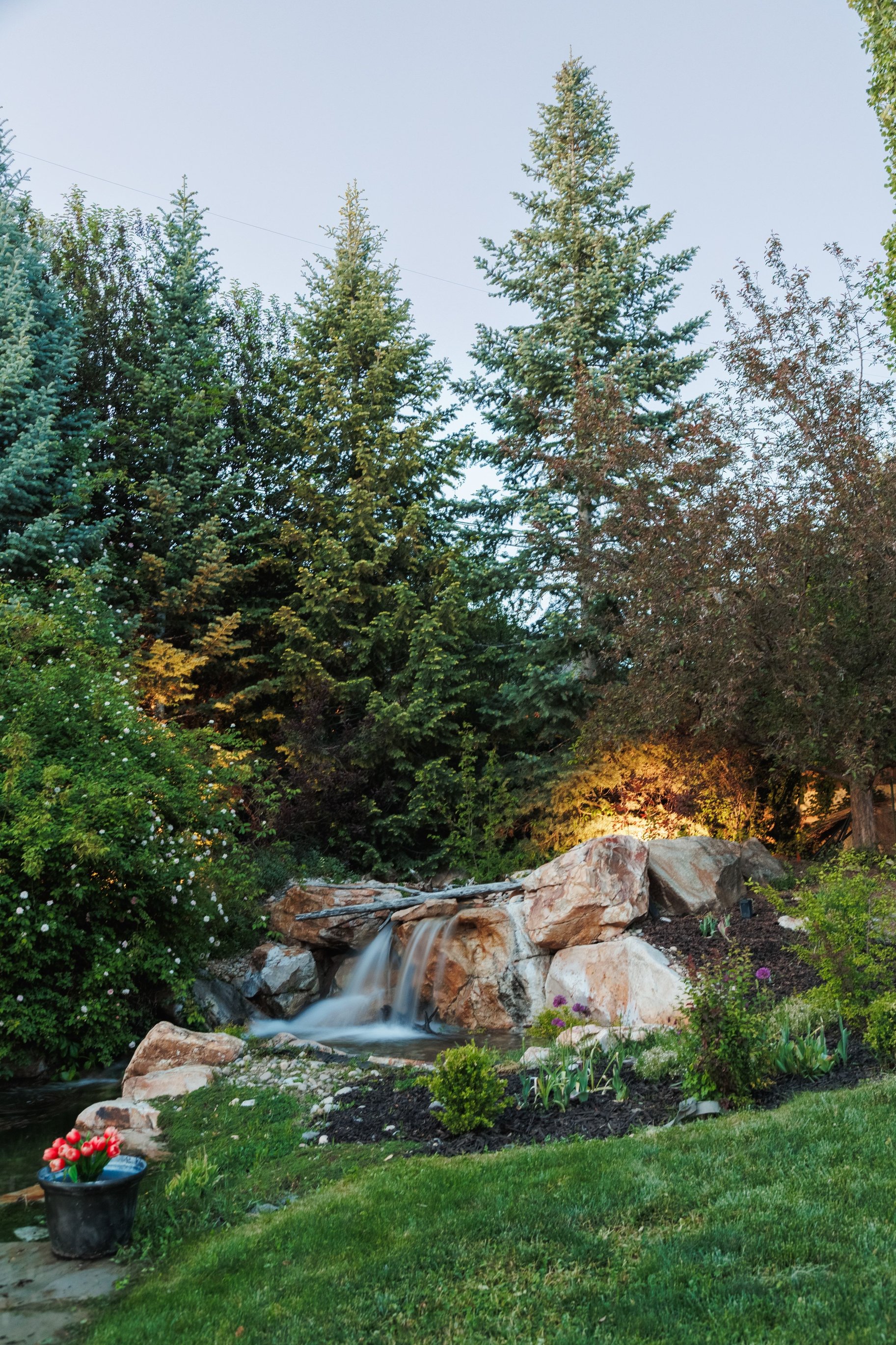  Stunning Custom Build on Millcreek Way - 物件實景
