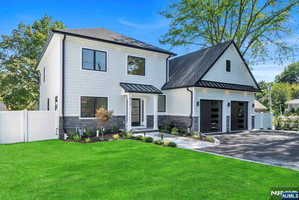 Northvale, New Jersey, 07647, United States, 6 Bedrooms Bedrooms, ,6 BathroomsBathrooms,Residential,For Sale,2003296