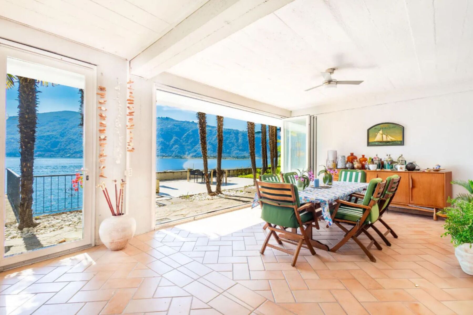  Lakefront villa with private dock - 物件實景