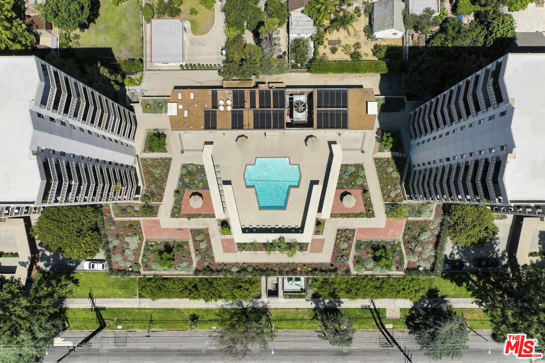 Los Angeles, California, 90027, United States, 1 Bedroom Bedrooms, ,1 BathroomBathrooms,Residential,For Sale,1913700