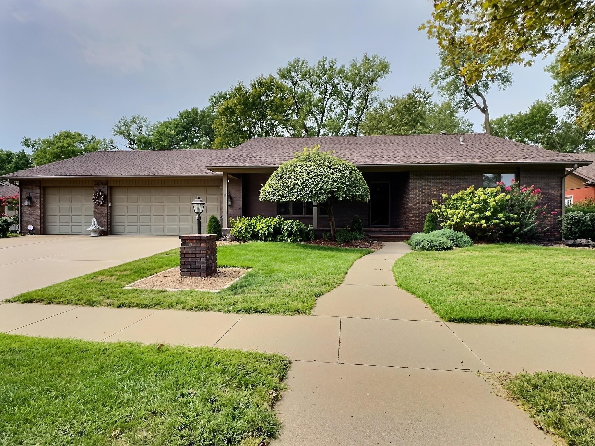 Tanglewood Ln, Hutchinson, KS 67502