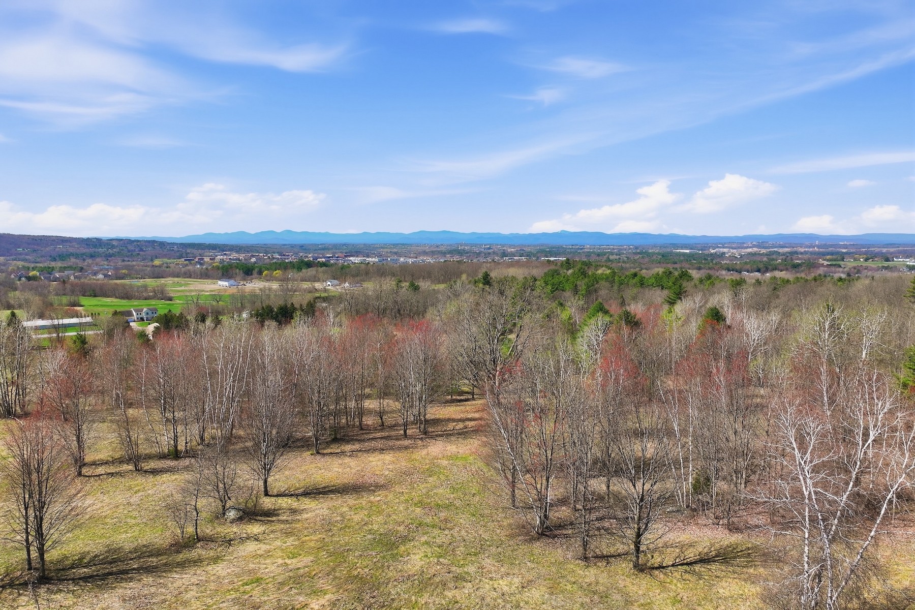  351 Ledgewood Drive - 物件實景