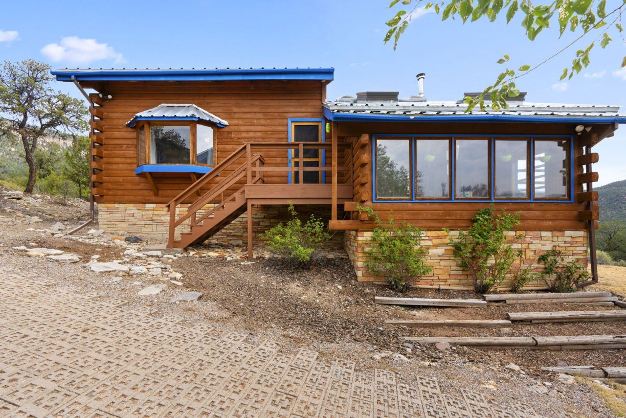 Jemez Springs, New Mexico, 87025, United States, 3 Bedrooms Bedrooms, ,2 BathroomsBathrooms,Residential,For Sale,1903499
