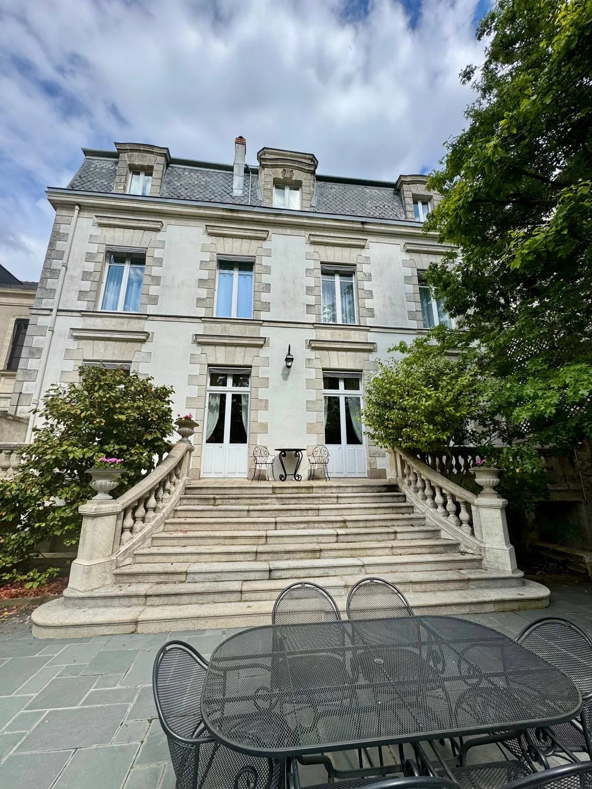 Nantes, Pays de la Loire, 44000, FR, 7 Bedrooms Bedrooms, ,7 BathroomsBathrooms,Residential,For Sale,2002267