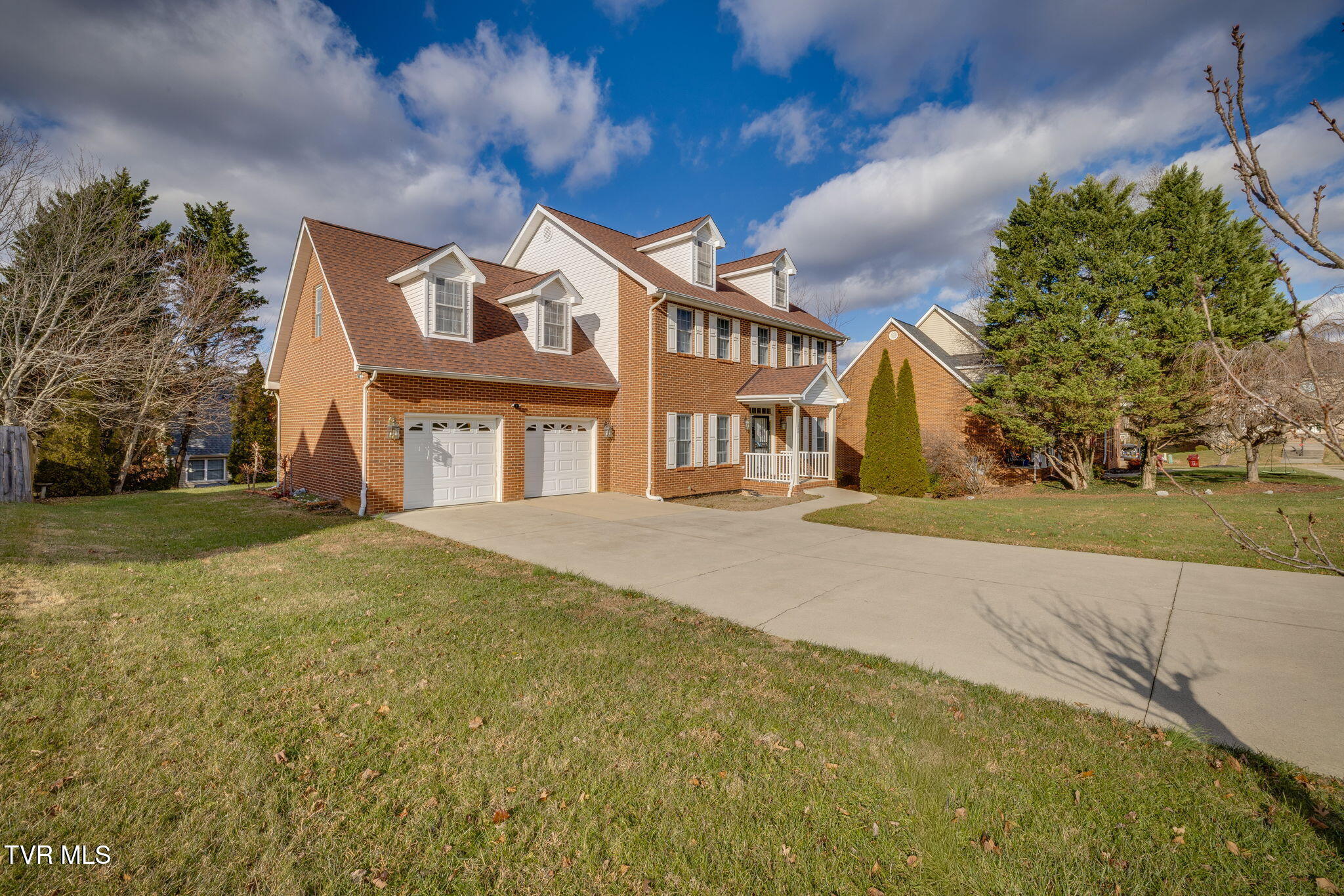 Johnson City, Tennessee, 37601, United States, 5 Bedrooms Bedrooms, ,4 BathroomsBathrooms,Residential,For Sale,2049001