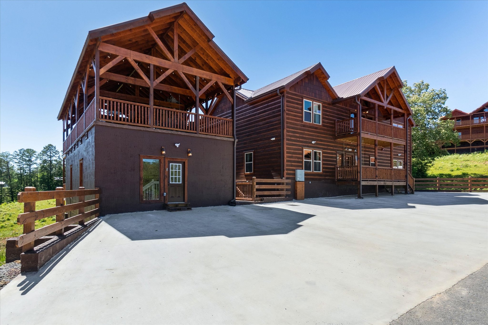 Sevierville, Tennessee, 37876, United States, 8 Bedrooms Bedrooms, ,9 BathroomsBathrooms,Residential,For Sale,1981124