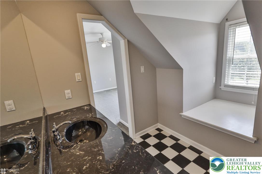 Palmer Twp, Pennsylvania, 18045, United States, 4 Bedrooms Bedrooms, ,4 BathroomsBathrooms,Residential,For Sale,1898728