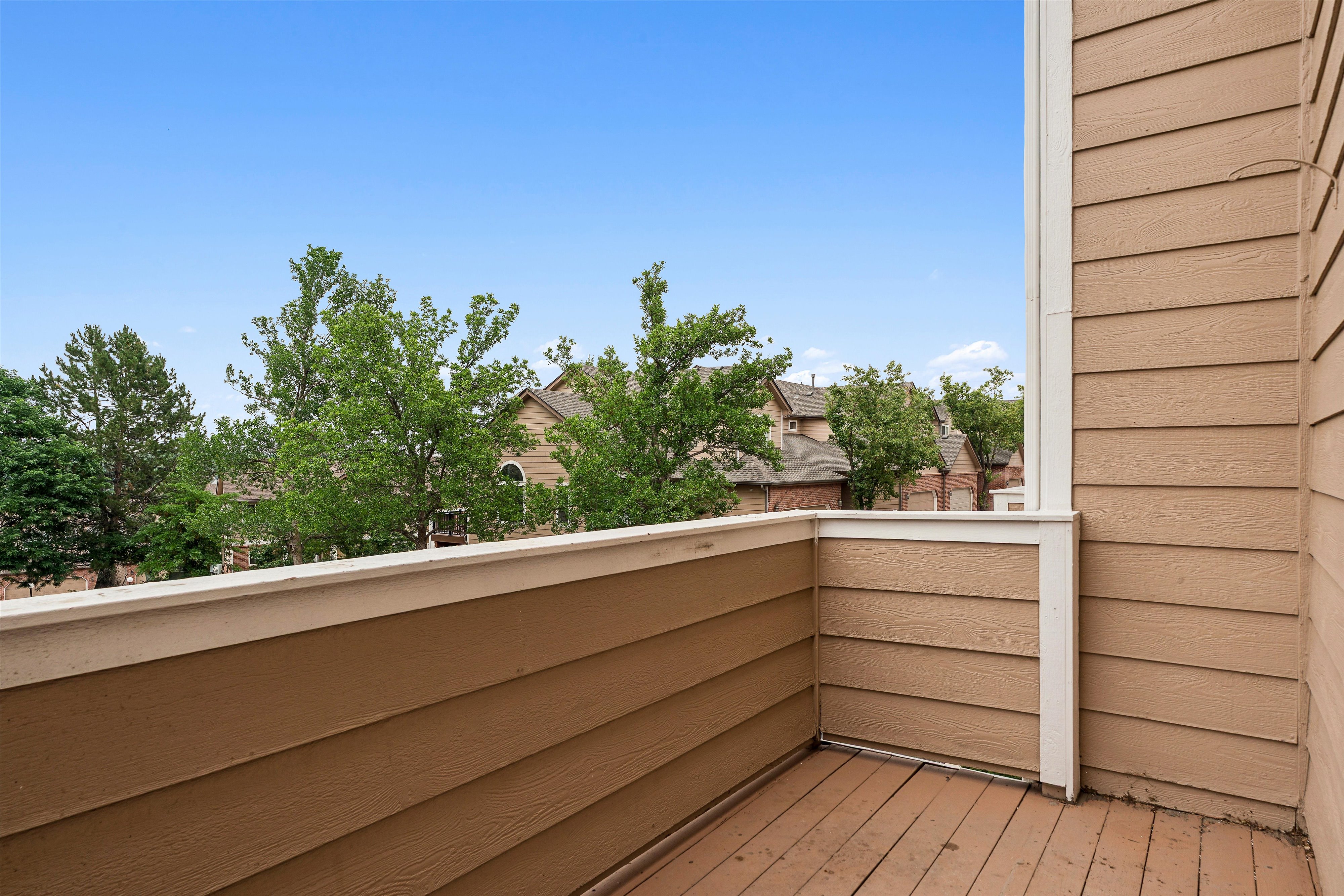  Beautifully maintained three-level townhome - 物件實景
