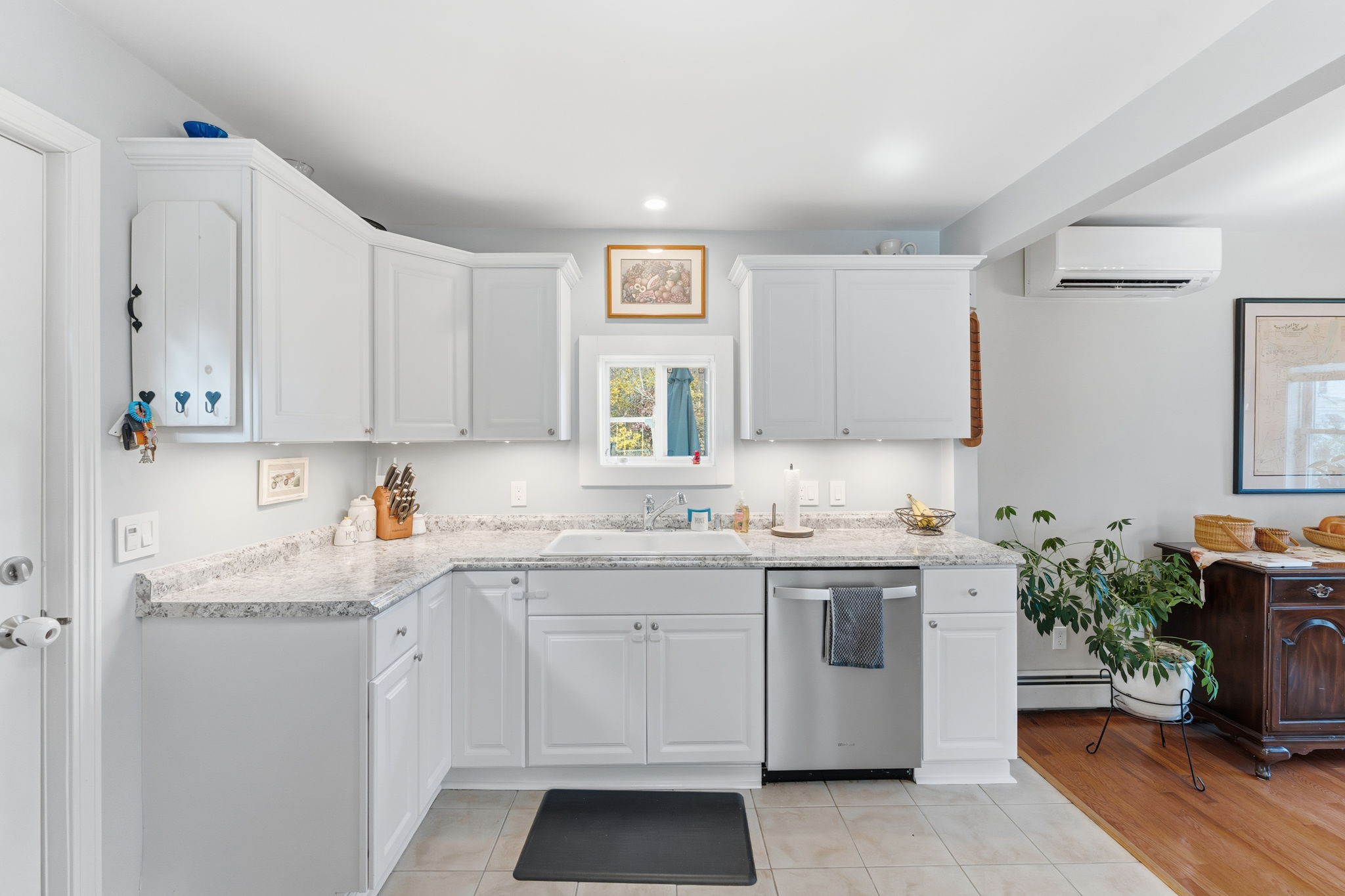 South Kingstown, Rhode Island, 02879, United States, 2 Bedrooms Bedrooms, ,2 BathroomsBathrooms,Residential,For Sale,1994423