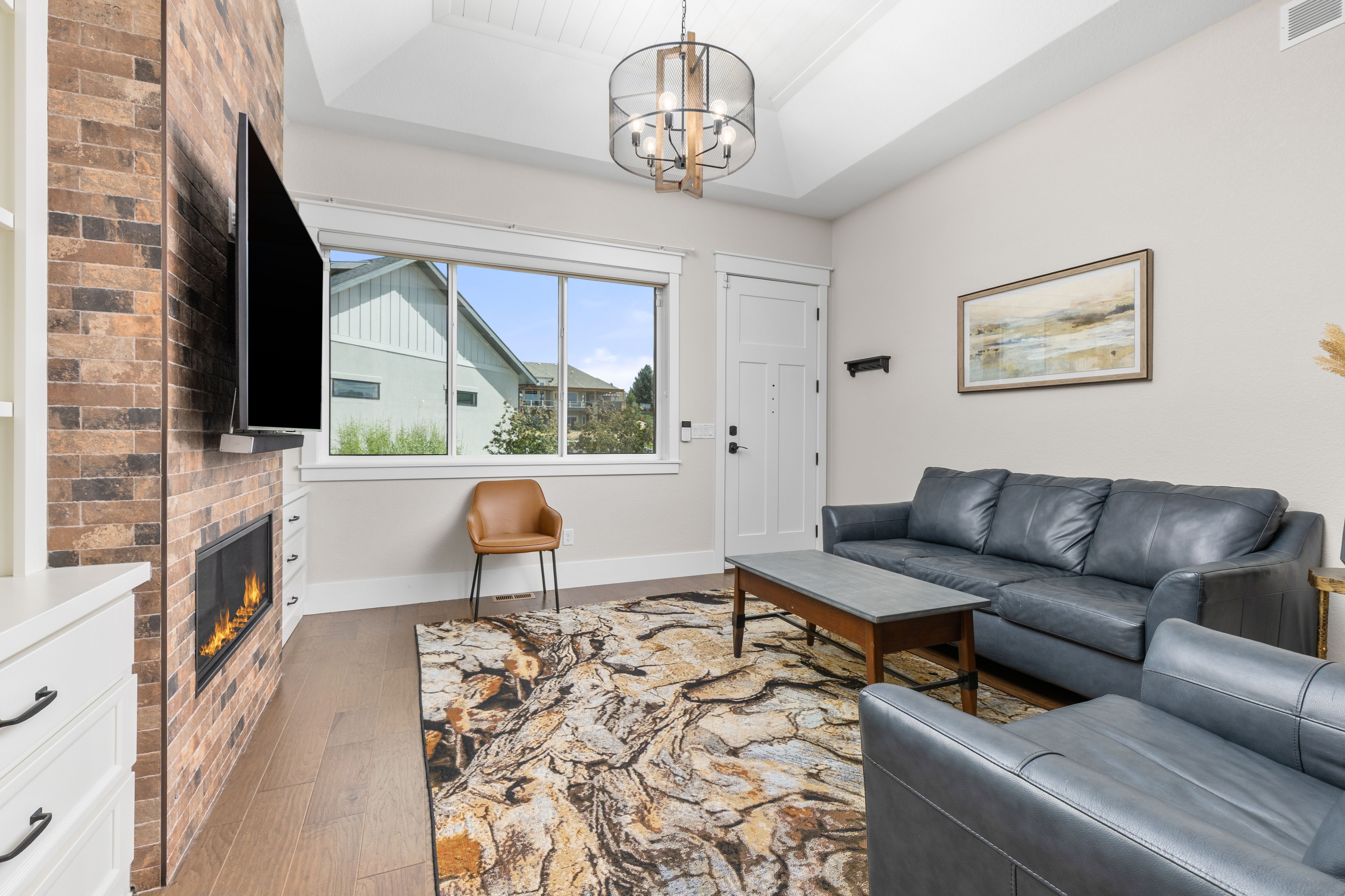  Amazing Opportunity For Multigenerational Living - 物件實景