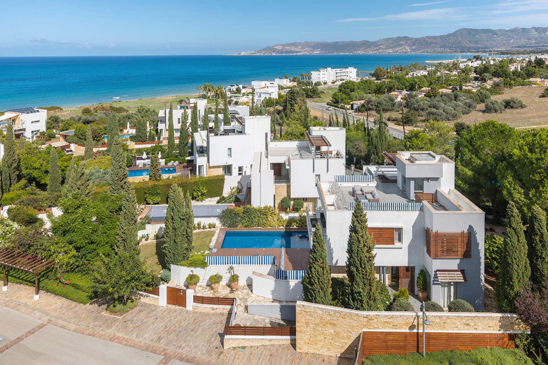  Four-Bedroom Detached Villa with Lift and Roof Garden Steps from the Beach - 物件實景