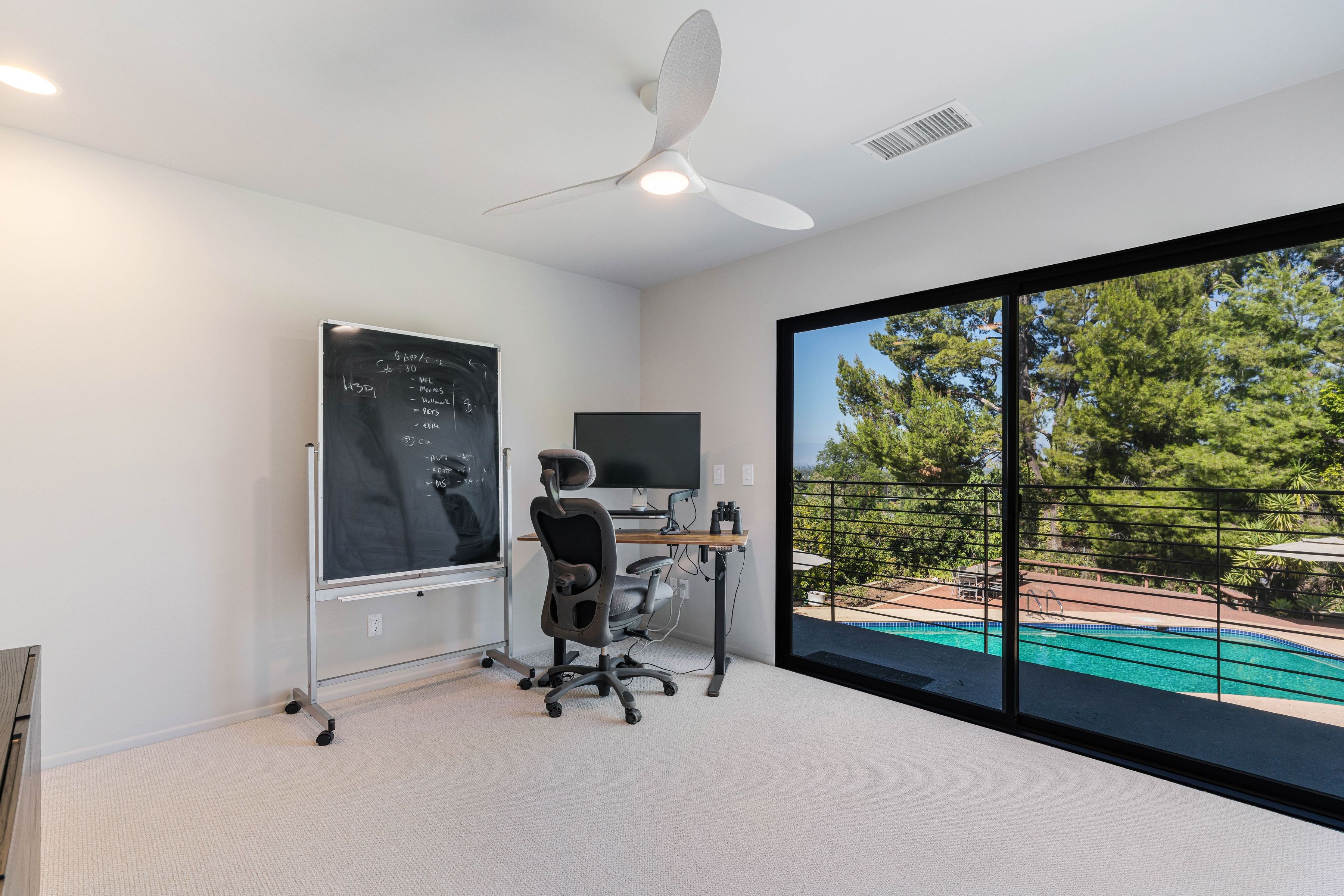  5950 Winnetka Avenue - 物件實景