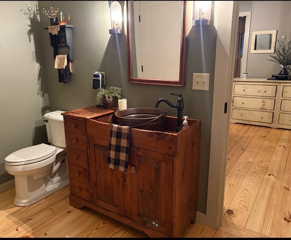 Northbridge, Massachusetts, 01588, United States, 4 Bedrooms Bedrooms, ,2 BathroomsBathrooms,Residential,For Sale,2015326