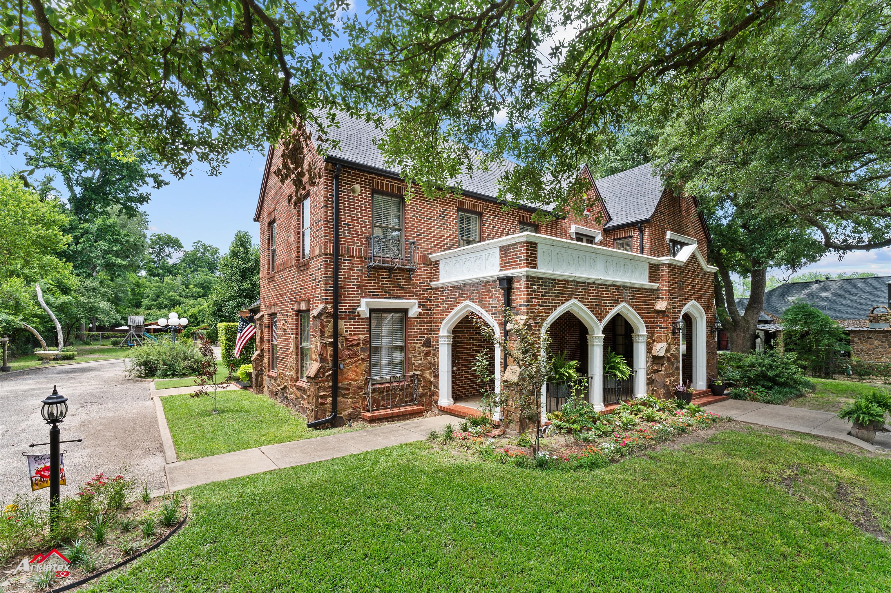 Henderson, Texas, 75654, United States, 3 Bedrooms Bedrooms, ,5 BathroomsBathrooms,Residential,For Sale,1930461