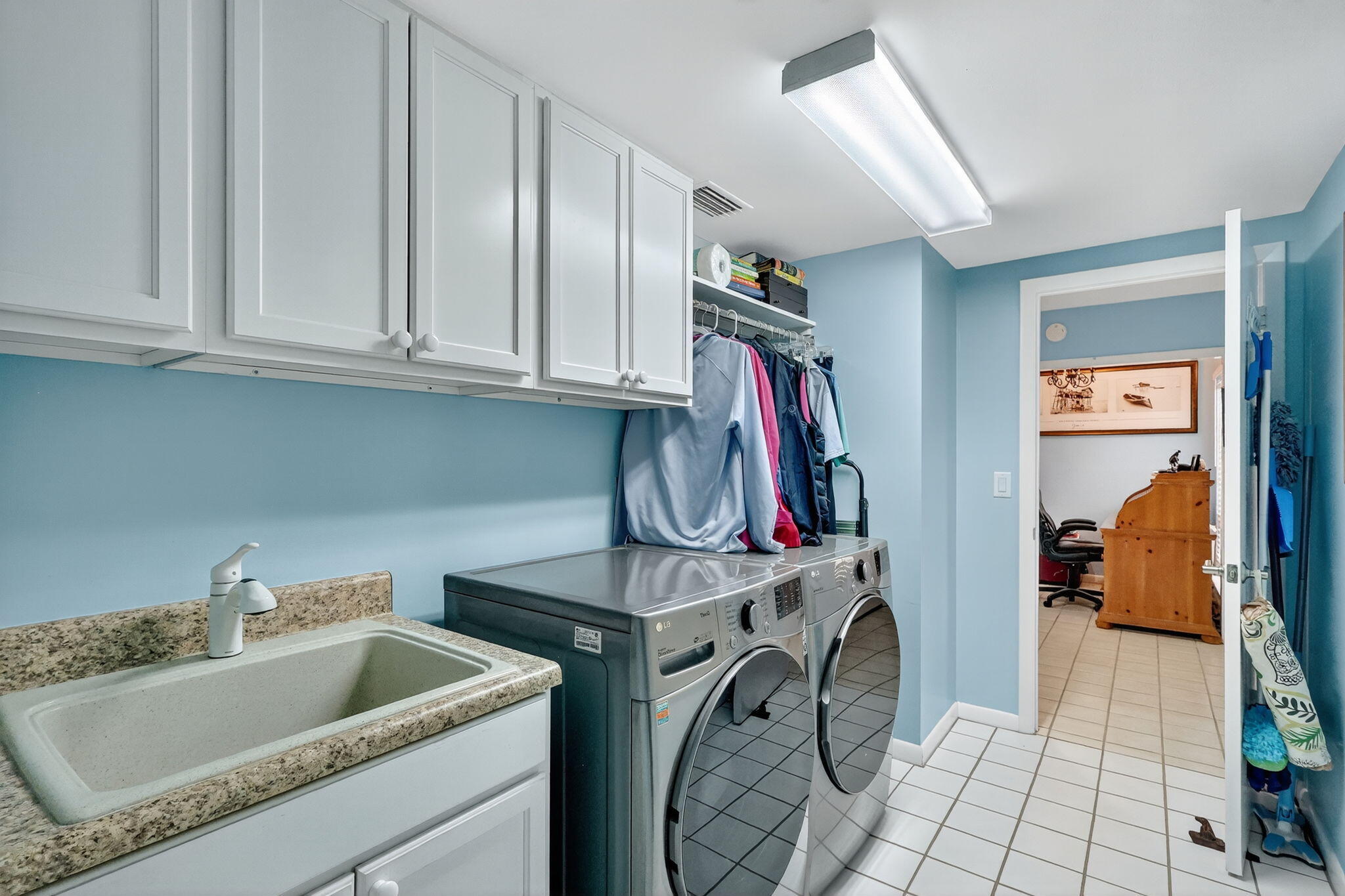 Stuart, Florida, 34997, United States, 3 Bedrooms Bedrooms, ,3 BathroomsBathrooms,Residential,For Sale,1989357