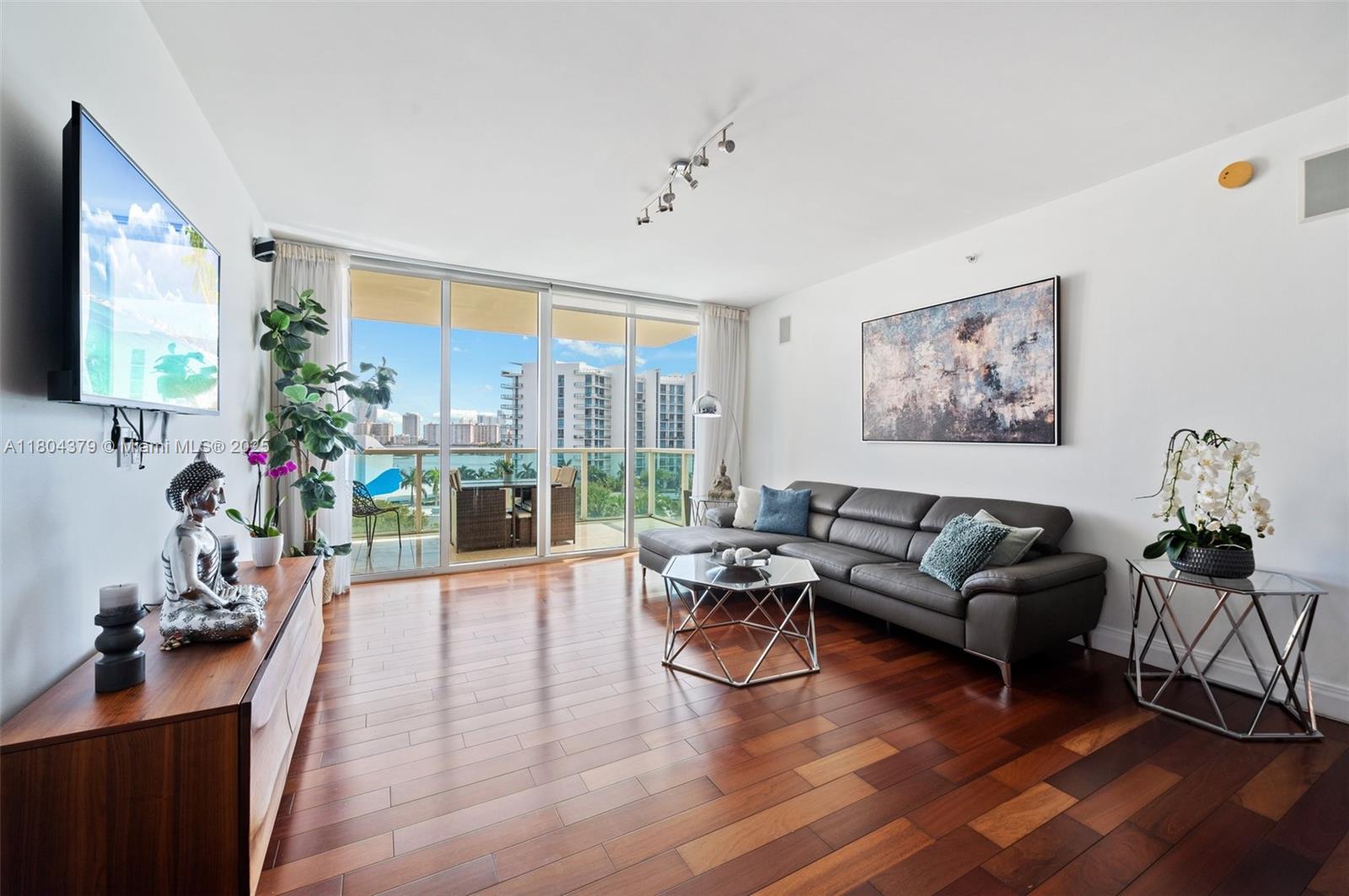 Aventura, Florida, 33180, United States, 2 Bedrooms Bedrooms, ,3 BathroomsBathrooms,Residential,For Sale,1826878