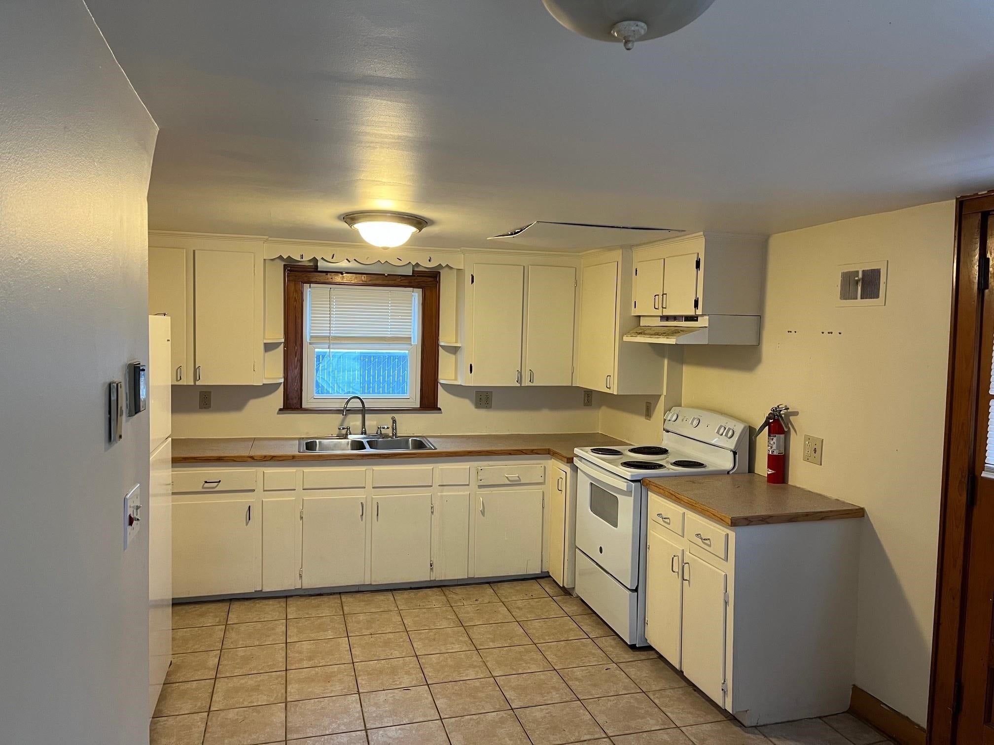 Burlington, Vermont, 05401, United States, 15 Bedrooms Bedrooms, ,3 BathroomsBathrooms,Residential,For Sale,1898966