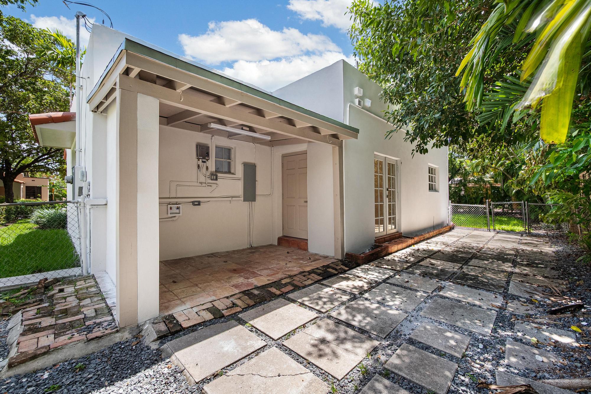 Coral Gables, Florida, 33134, United States, 3 Bedrooms Bedrooms, ,2 BathroomsBathrooms,Residential,For Sale,1975593