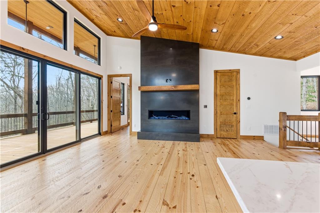 Morganton, Georgia, 30560, United States, 3 Bedrooms Bedrooms, ,4 BathroomsBathrooms,Residential,For Sale,2037777