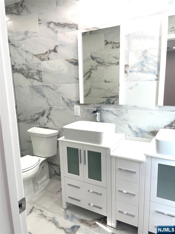 Secaucus, New Jersey, 07094, United States, 3 Bedrooms Bedrooms, ,4 BathroomsBathrooms,Residential,For Sale,1979983