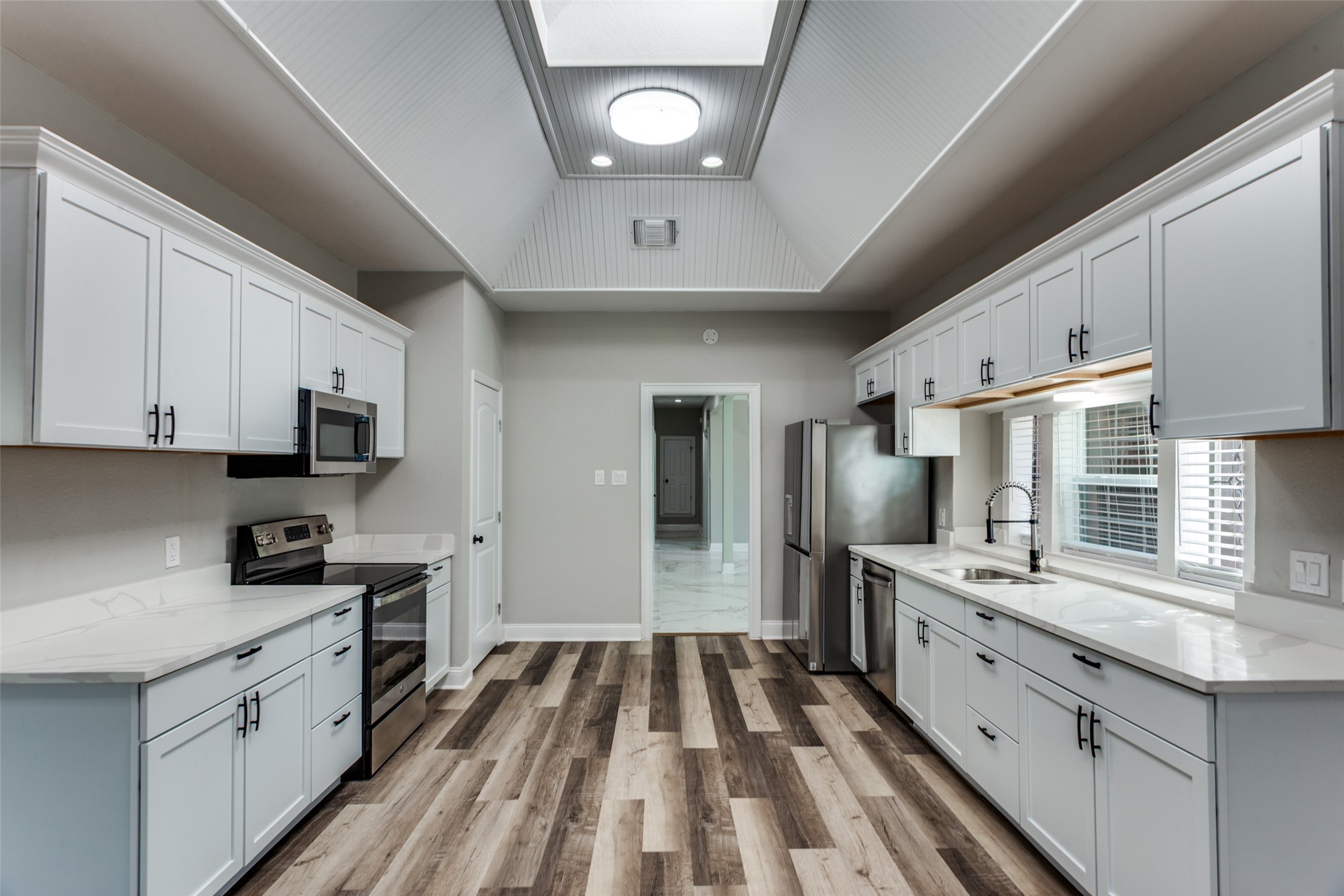 Arlington, Texas, 76013, United States, 4 Bedrooms Bedrooms, ,5 BathroomsBathrooms,Residential,For Sale,1967693