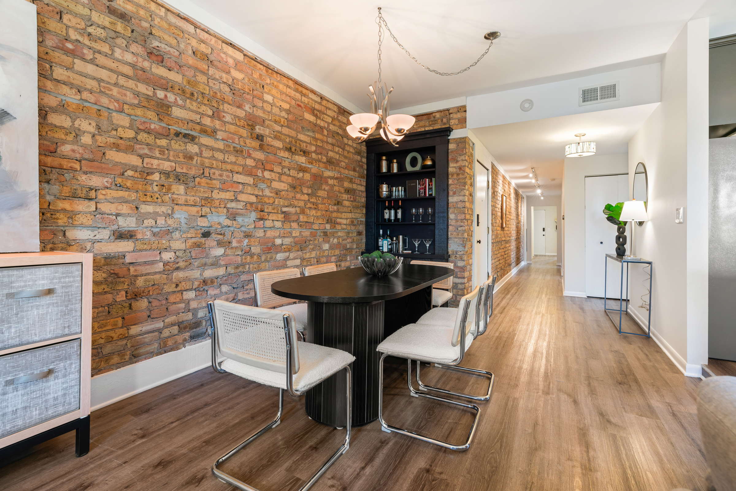  Spacious and Bright Condo in Prime Southeast Evanston Location - 物件實景