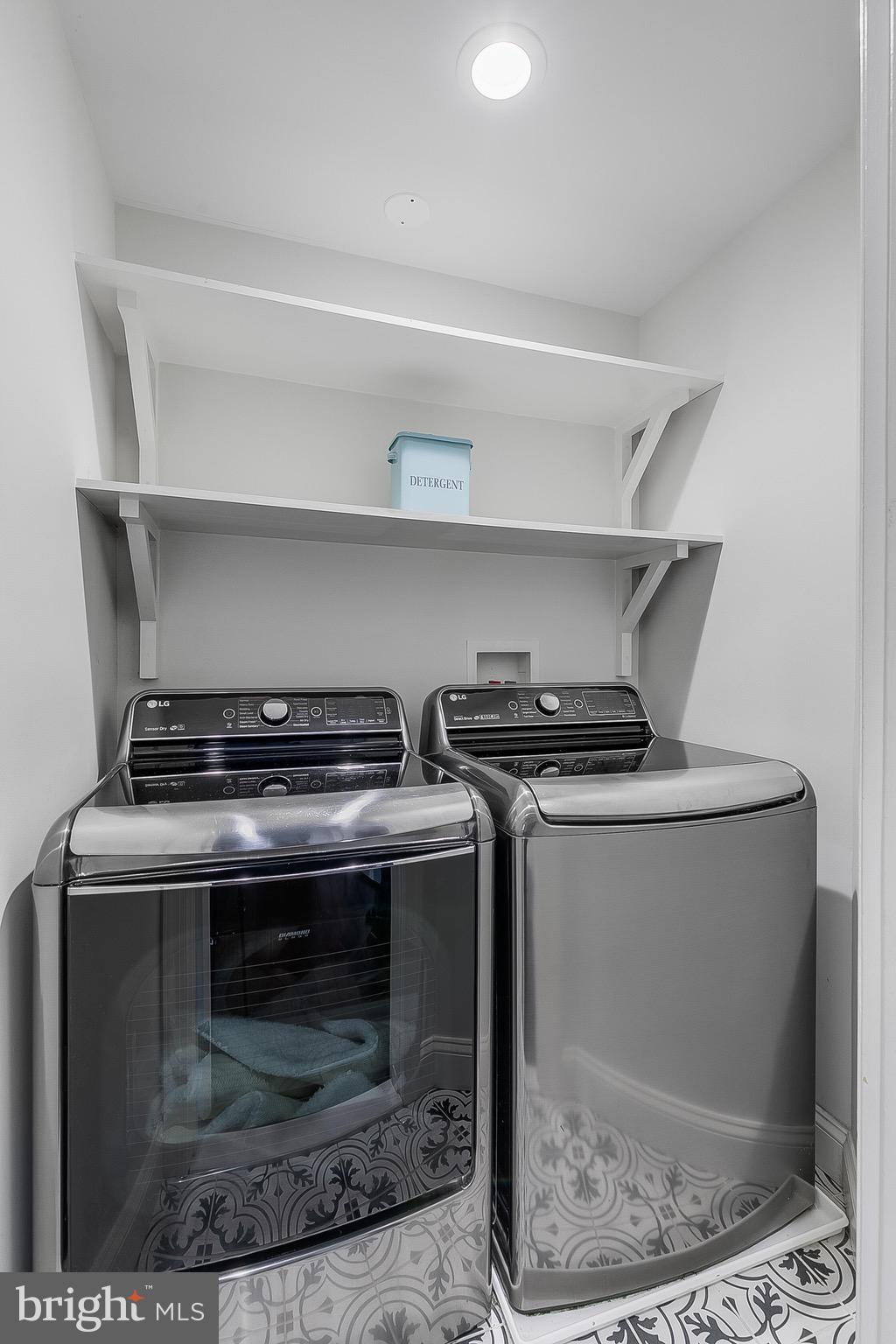 Aldie, Virginia, 20105, United States, 5 Bedrooms Bedrooms, ,7 BathroomsBathrooms,Residential,For Sale,1980828