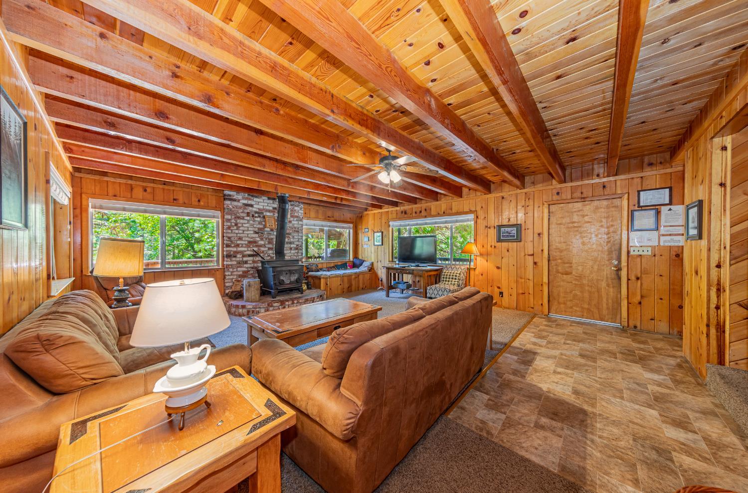 Yosemite, California, 95389, United States, 5 Bedrooms Bedrooms, ,4 BathroomsBathrooms,Residential,For Sale,1975650