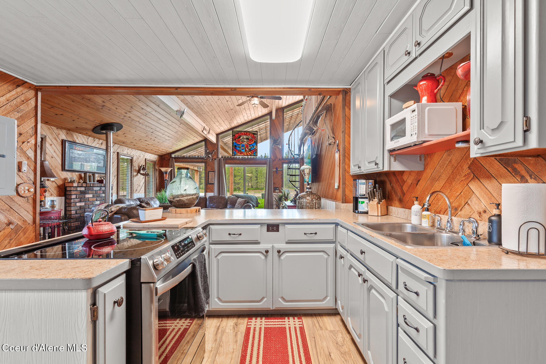 Priest River, Idaho, 83856, United States, 2 Bedrooms Bedrooms, ,2 BathroomsBathrooms,Residential,For Sale,1798320