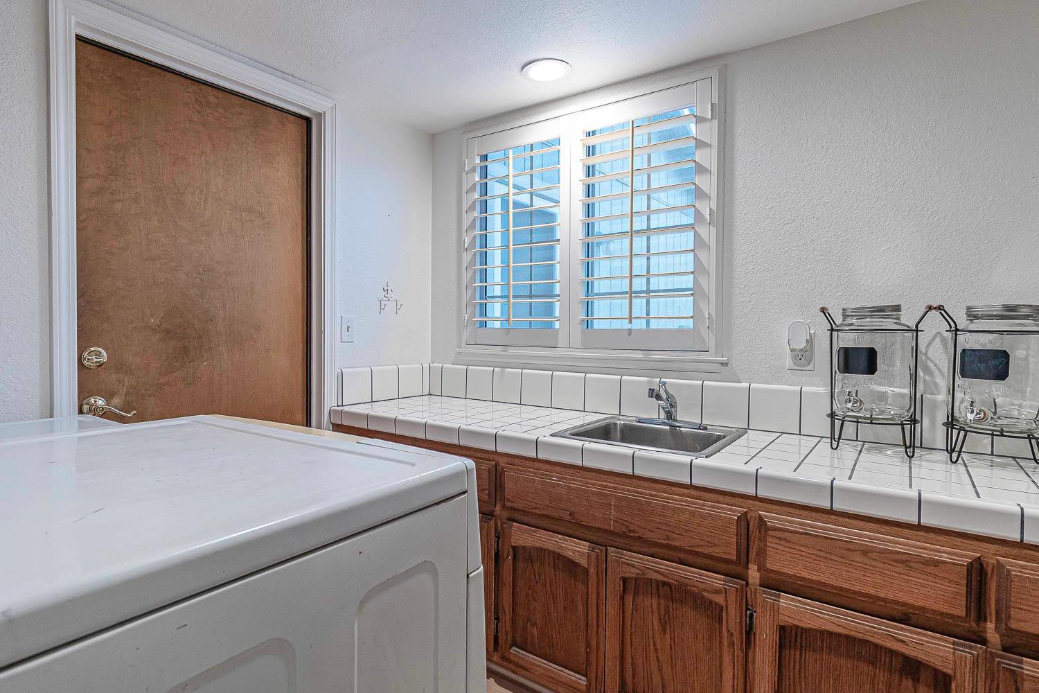 Oakdale, California, 95361, United States, 3 Bedrooms Bedrooms, ,3 BathroomsBathrooms,Residential,For Sale,1998685