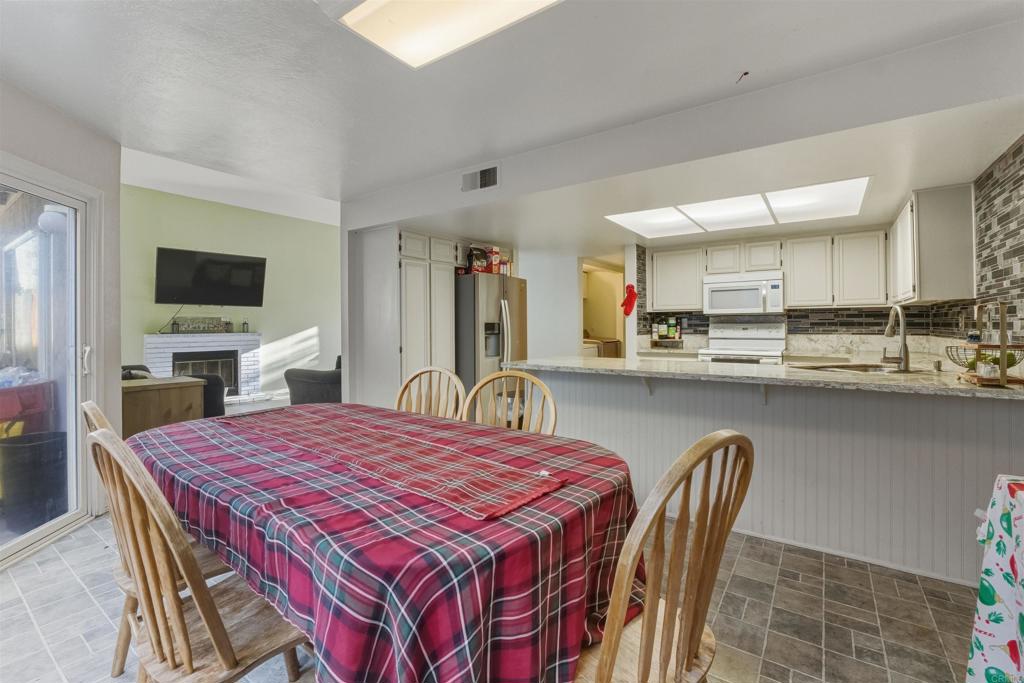 San Marcos, California, 92069, United States, 3 Bedrooms Bedrooms, ,2 BathroomsBathrooms,Residential,For Sale,1994403