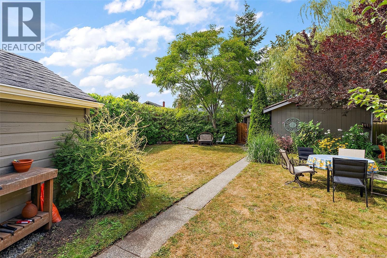 OAK BAY, British Columbia, V8R 5L1, CA, 3 Bedrooms Bedrooms, ,1 BathroomBathrooms,Residential,For Sale,1949750