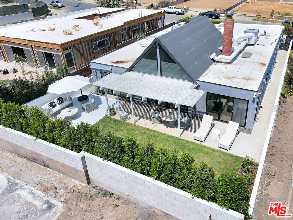 Malibu, California, 90265, United States, 4 Bedrooms Bedrooms, ,3 BathroomsBathrooms,Residential,For Sale,1925740