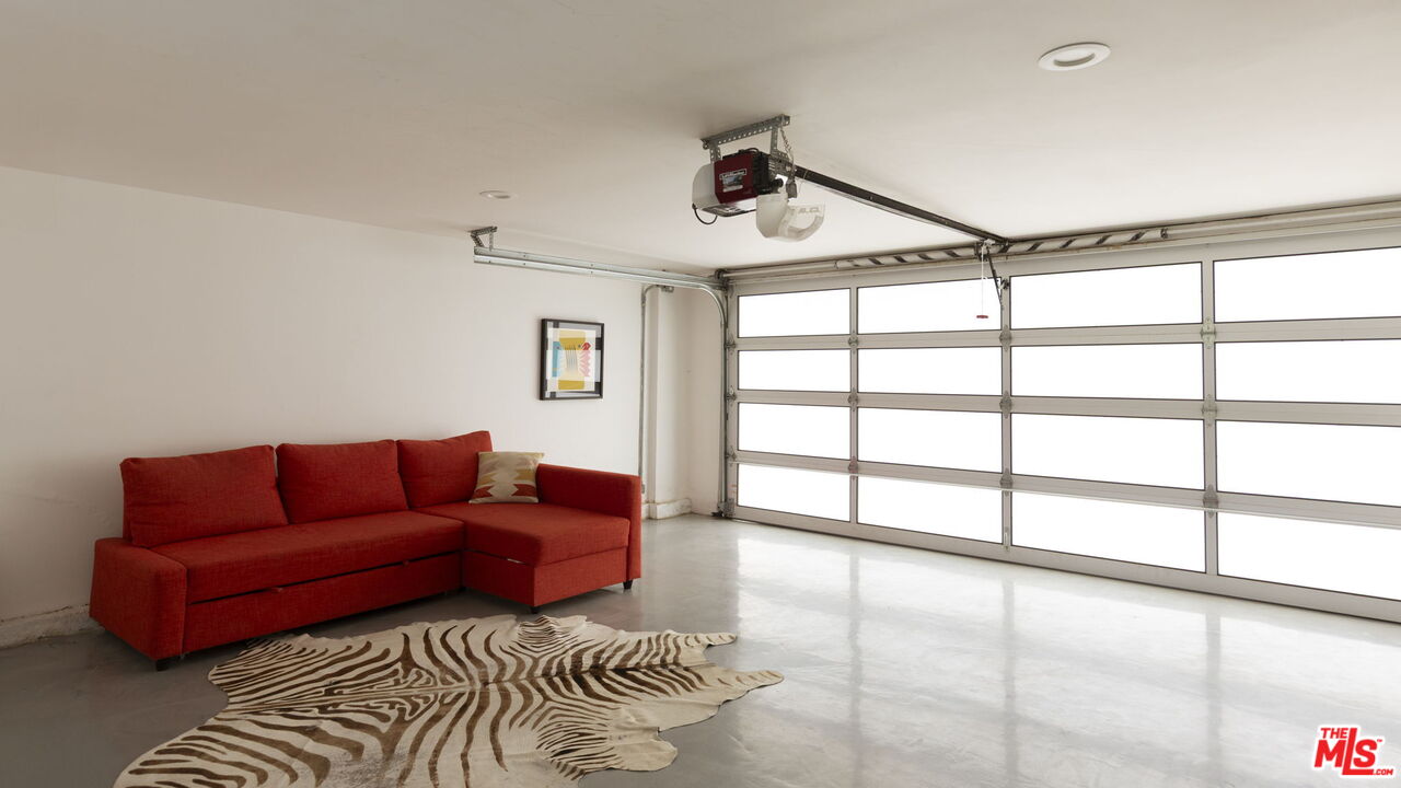 Los Angeles, California, 90068, United States, 3 Bedrooms Bedrooms, ,4 BathroomsBathrooms,Residential,For Sale,1839885