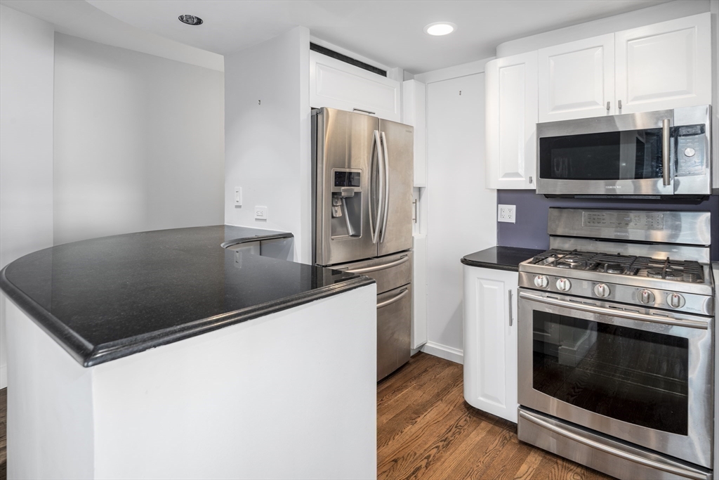 Boston, Massachusetts, 02110, United States, 1 Bedroom Bedrooms, ,2 BathroomsBathrooms,Residential,For Sale,1745090