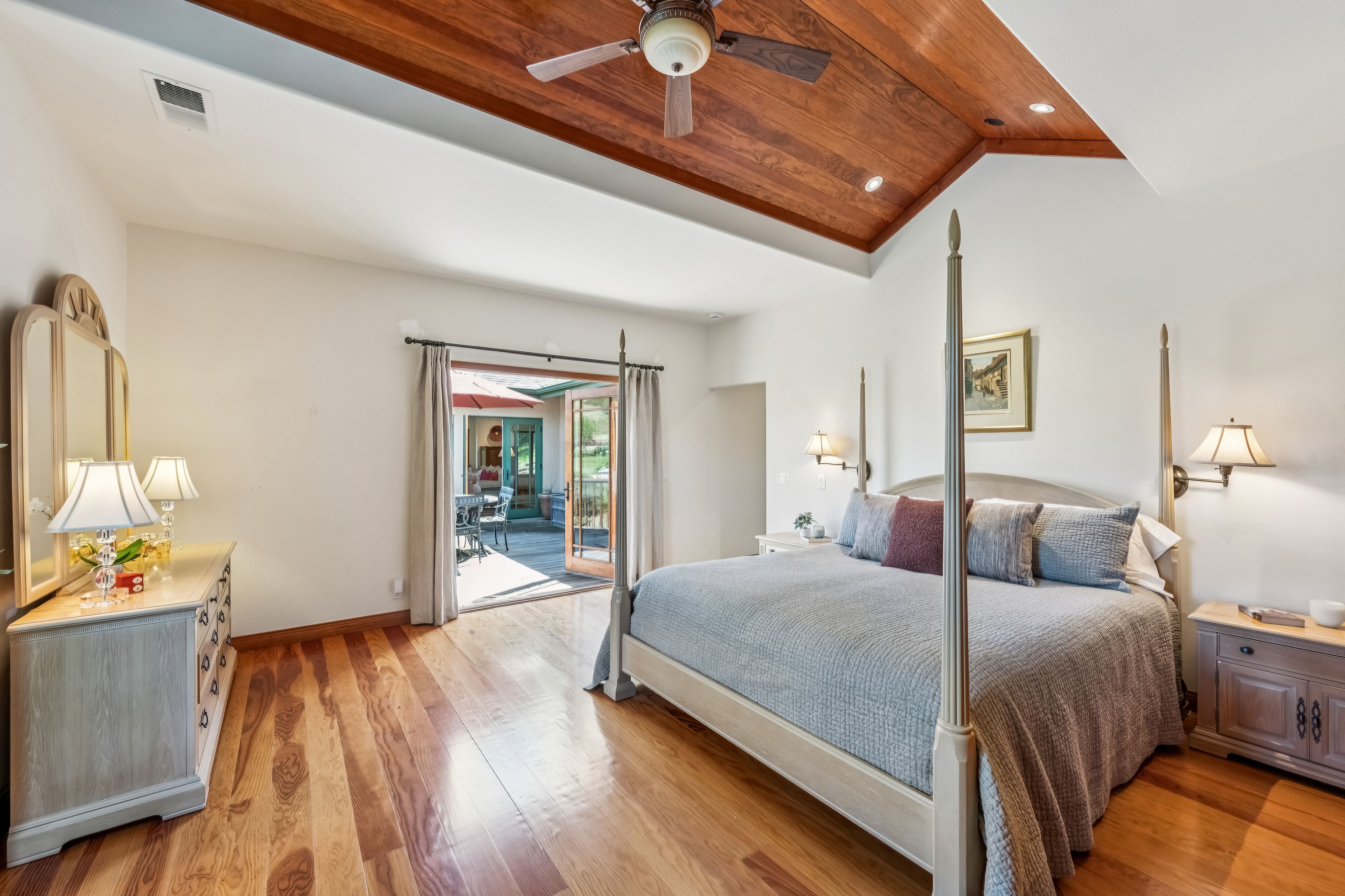  4111 Lovall Valley Road - 物件實景