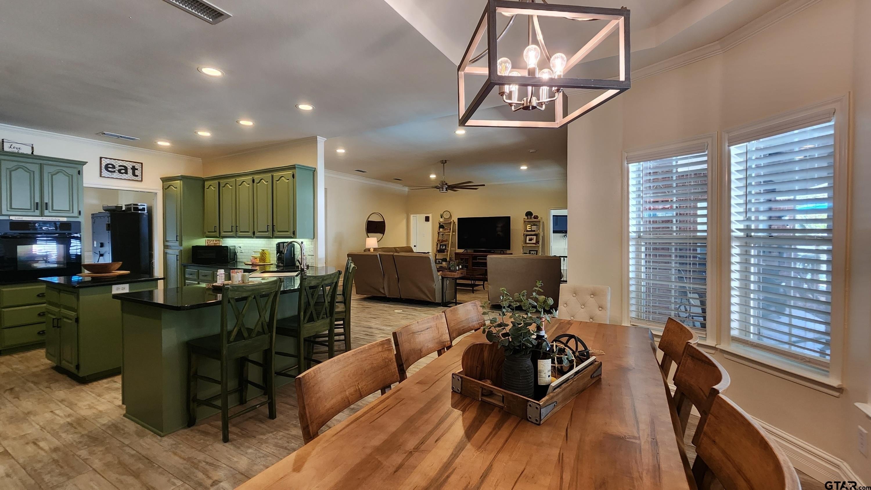 Pittsburg, Texas, 75686, United States, 4 Bedrooms Bedrooms, ,4 BathroomsBathrooms,Residential,For Sale,1880641