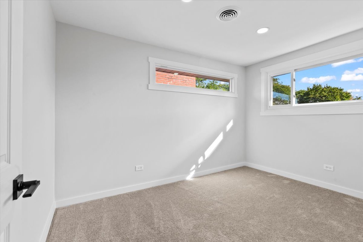 Evergreen Park, Illinois, 60805, United States, 5 Bedrooms Bedrooms, ,4 BathroomsBathrooms,Residential,For Sale,1972389