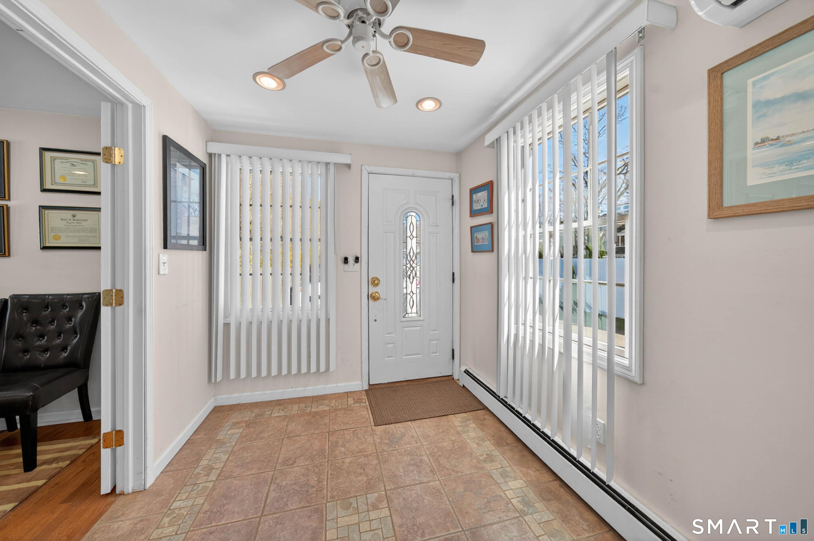 122, Connecticut, 06405, United States, 3 Bedrooms Bedrooms, ,2 BathroomsBathrooms,Residential,For Sale,2040354