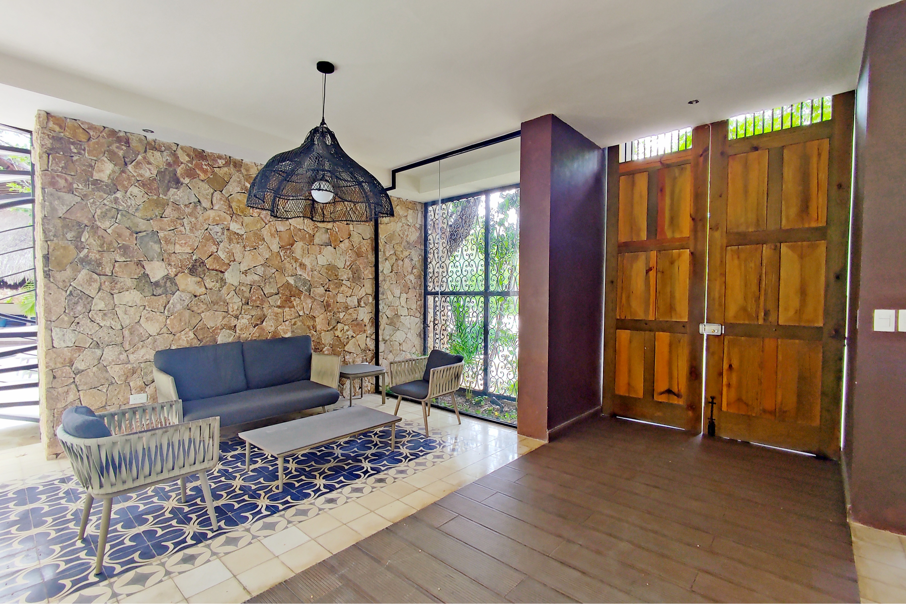  TWO LEVEL PENTHOUSE WITH THREE INDEPENDENT ACCESSES - 物件實景