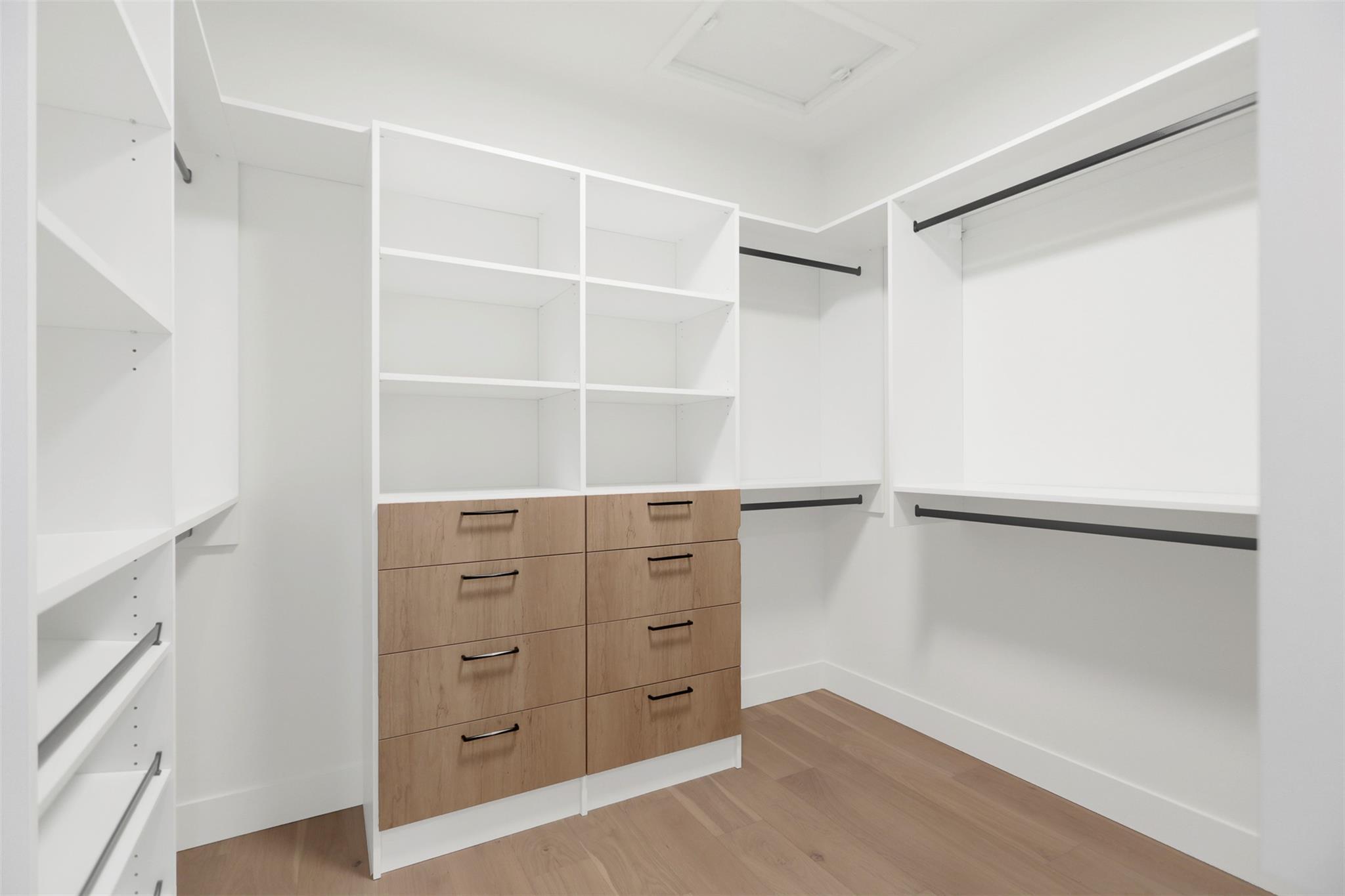 KELOWNA, British Columbia, V1W 0C4, CA, 5 Bedrooms Bedrooms, ,4 BathroomsBathrooms,Residential,For Sale,1960562