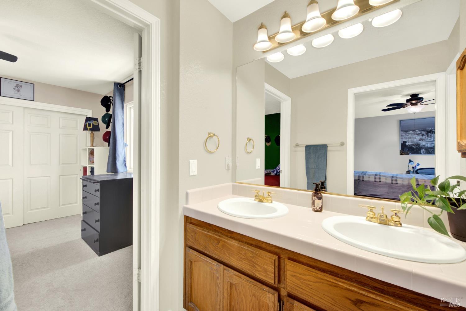 Vacaville, California, 95687, United States, 4 Bedrooms Bedrooms, ,3 BathroomsBathrooms,Residential,For Sale,1856071