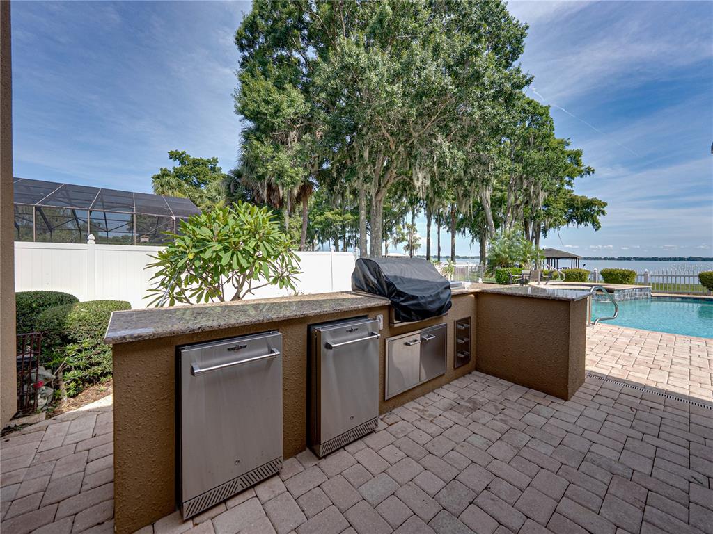 Winter Haven, Florida, 33884, United States, 3 Bedrooms Bedrooms, ,4 BathroomsBathrooms,Residential,For Sale,1895737