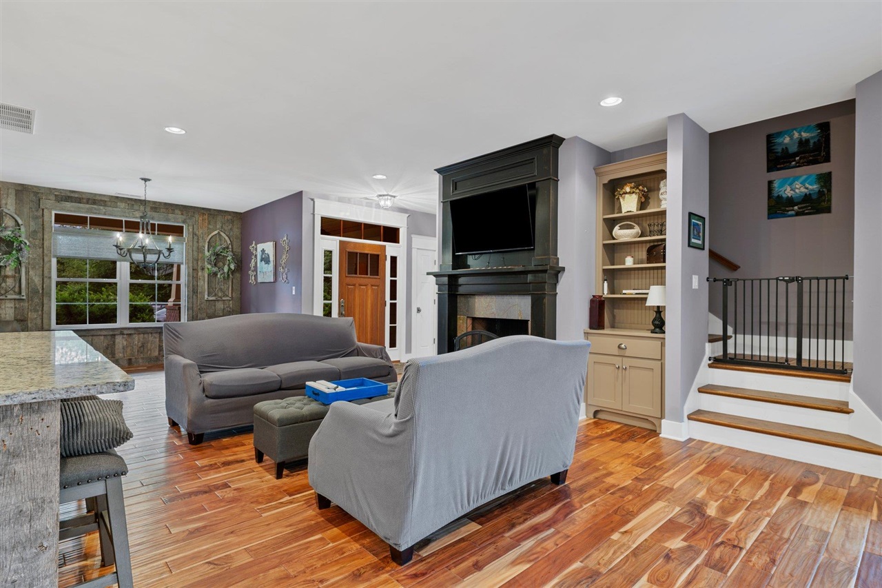 Franklin, Kentucky, 42134, United States, 6 Bedrooms Bedrooms, ,3 BathroomsBathrooms,Residential,For Sale,2002966